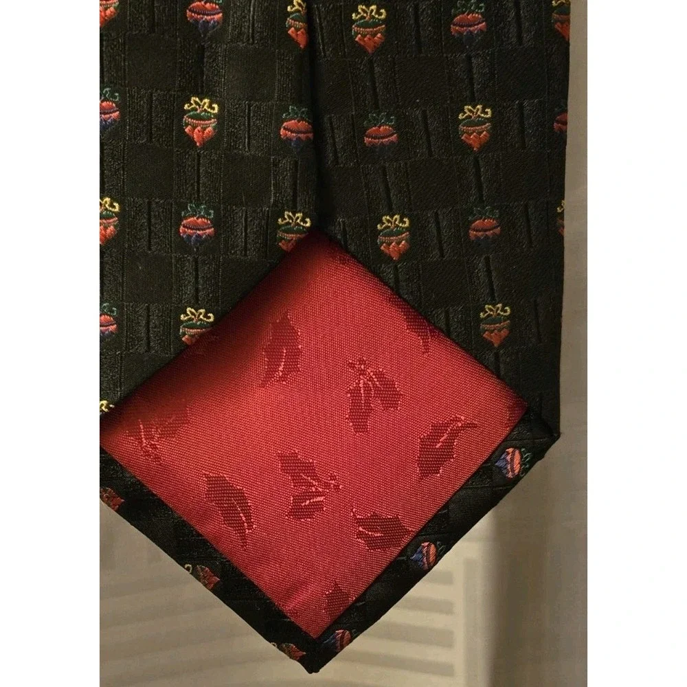 Hallmark Holiday‎ Traditions Christmas Ornaments Neck Tie Black with Green & Red